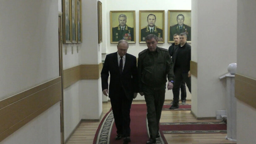 Путин лично прибыл в штаб группировки СВО в Ростове-на-Дону и провел совещание