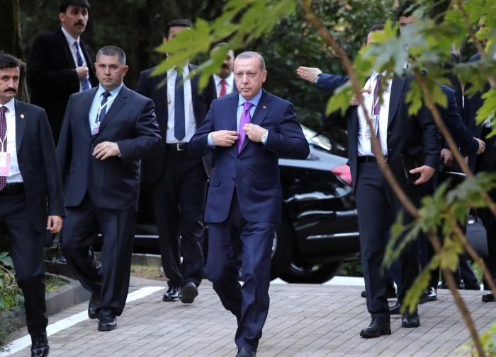 Эрдоган обратился к Западу: "Вы хотите войну между крестом и полумесяцем?