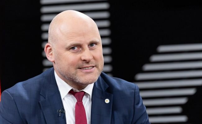 Украинцы должны продолжать умирать ради кофе по утрам для европейцев — премьер Латвии