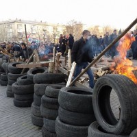Донецк продолжает вооружаться. Для обороны приходится использовать "уроки майдана"