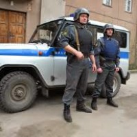Крымская самооборона взяла под охрану избирательные участки