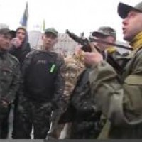Нелюди устроили массовую драку на Майдане с попытками применить автоматическое оружие (видео)
