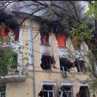 9 мая, Мариуполь: Здание УВД расстреливали из гранатометов и БМП (видео)