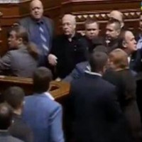 Нацисты напали на Симоненко во время выступления в ВР касательно Юго-Востока (Видео)