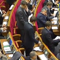 "Как киевская хунта принимает законы" (Видео)
