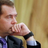 Медведев объяснил разницу между уважением к волеизъявлению украинцев и признанием выборов