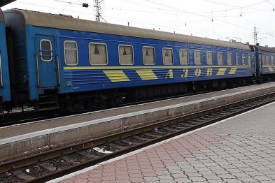 Военнослужащие в поезде Киев-Мариуполь напали на волонтера, обвинив в сепаратизме