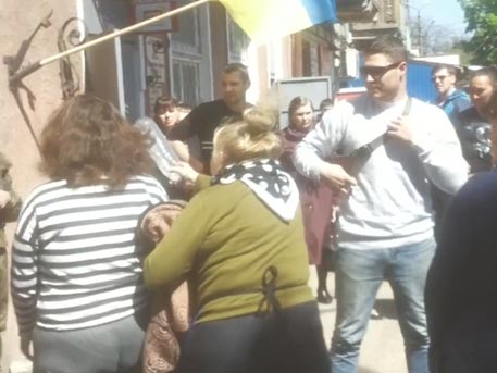 На одесском "Привозе" националистов избили и назвали своими именами (видео +18)