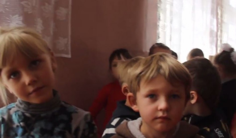 Журналист Грэхэм Филлипс посетил школу  Краснодона (Видео)