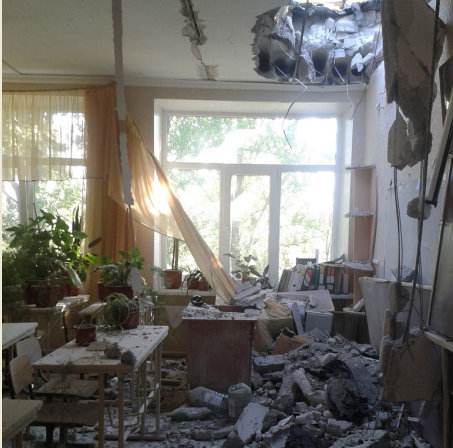 Фашисты уничтожают школы Новороссии