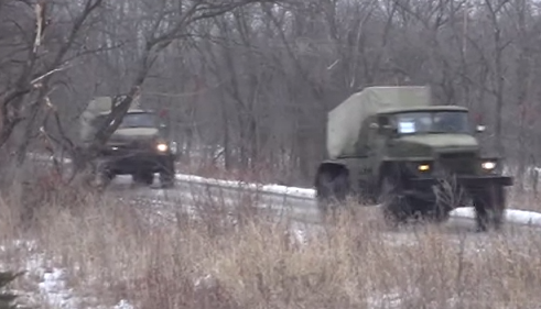 Отвод тяжелой артиллерии ЛНР от линии фронта (видео)