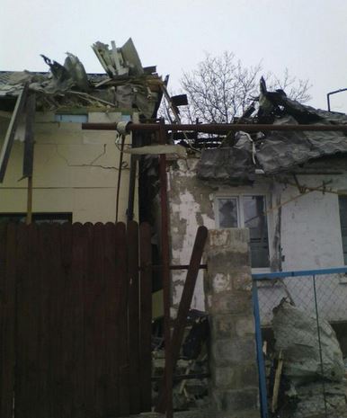 Последствия обстрела жилых домов в Енакиево