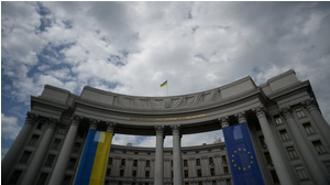 МИД Украины требует компенсации за повреждения двух зданий в РФ
