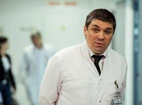 Пациенты поликлиники в Севастополе порвали галстук начальнику горздрава