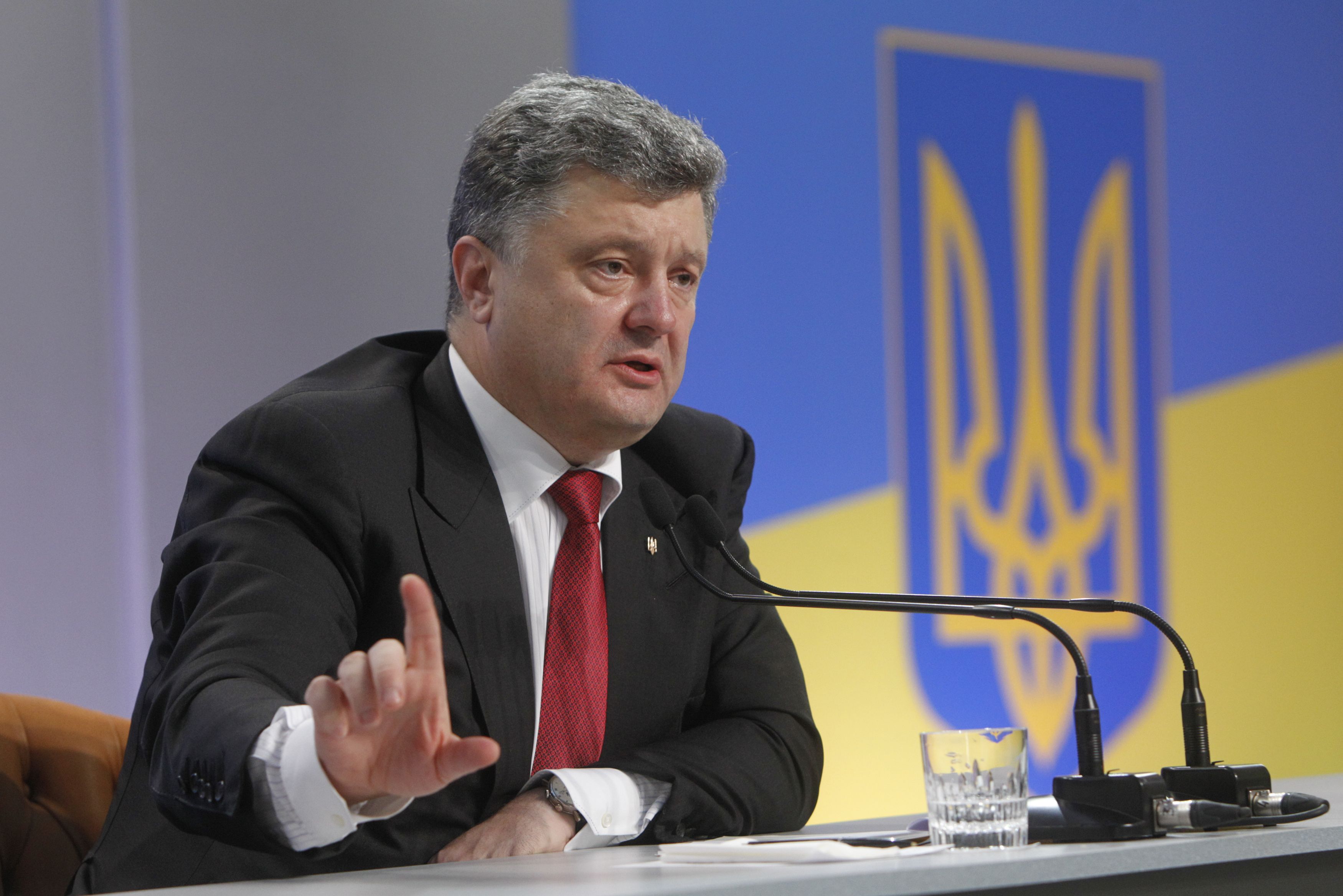 Порошенко считает критику газеты New York Times дискредитацией Украины