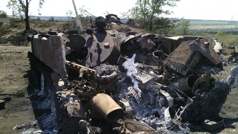 сгоревший бтр украинской армии