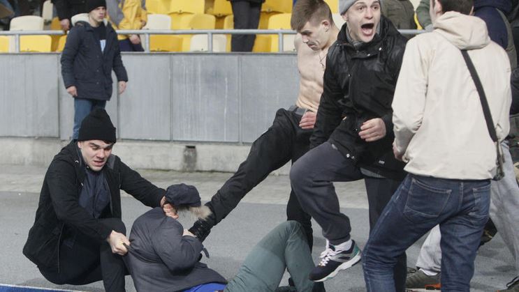 «Было очень страшно»: французские болельщики шокированы нападением на матче в Киеве  (видео)