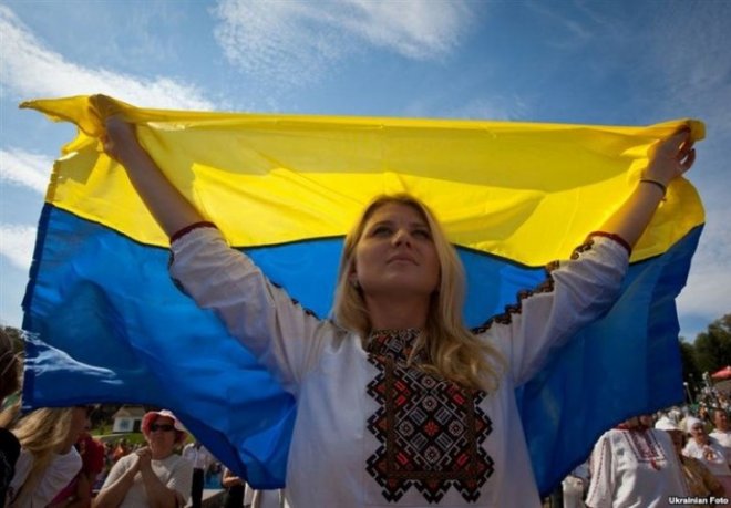 Вышиванкой сыт не будешь: тренд агрессивного патриотизма покидает киевский рынок