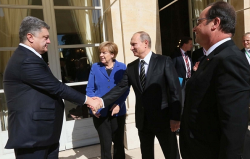 Украинскому телеканалу запретили показывать рукопожатие Путина и Порошенко, или Черная рука Порошенко