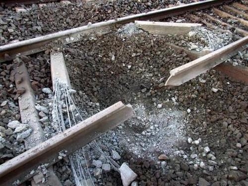 Ремонтная бригада Донецкой железной дороги пострадала при взрыве мины, установленной украинскими силовиками