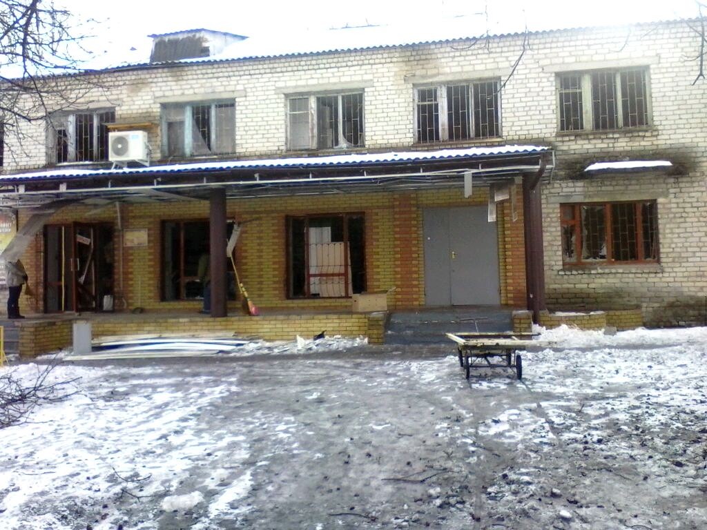 Последствия обстрела со стороны ВСУ Славяносербска (фото)