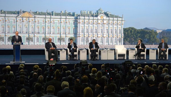Путин: Россия сумела избежать глубокого кризиса в экономике