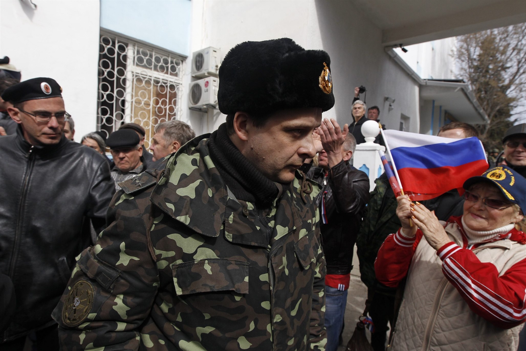 На Украине под суд пойдут три тысячи оставшихся в Крыму военных