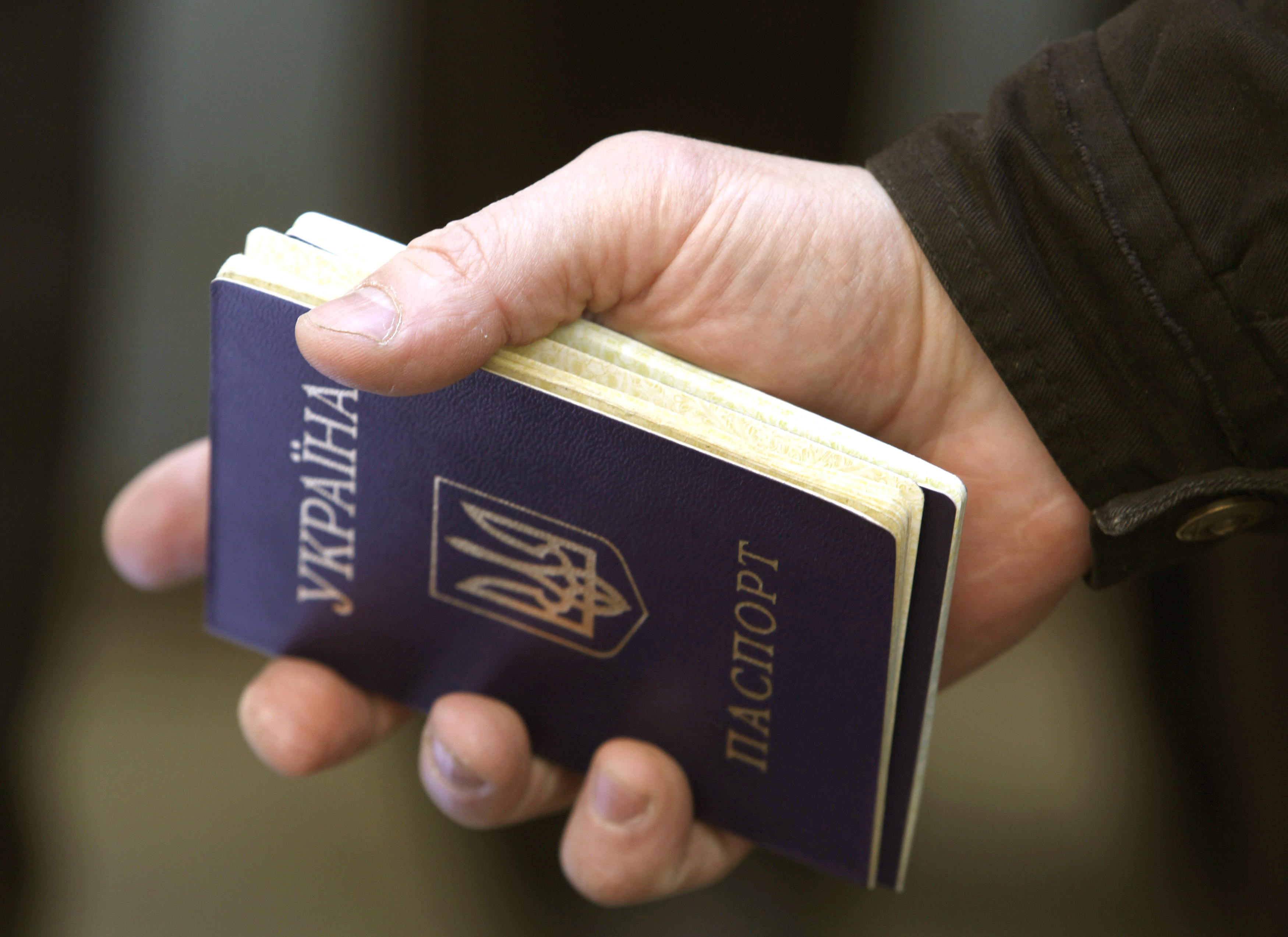 Переселенцам на Украине выдадут новые платежные карты