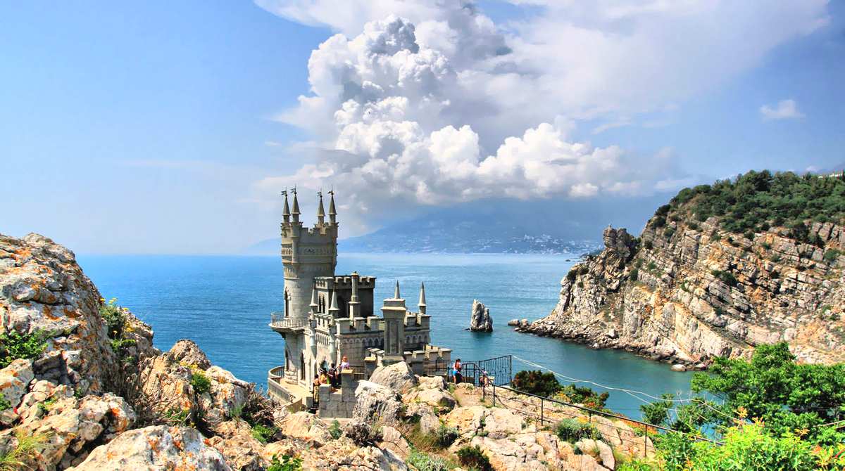 Власти Крыма опровергли информацию о падении интереса туристов к курорту