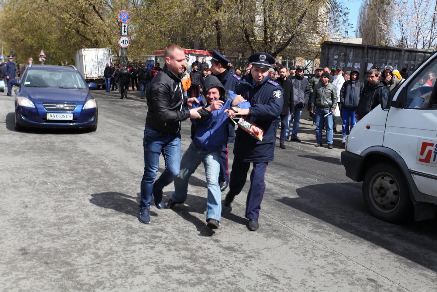 В Киеве возле посольства США прошел митинг протеста