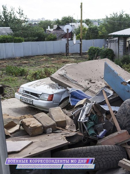 разрушенный дом в Донецке