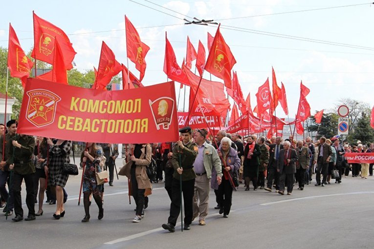 5 тысяч человек вышли на Первомайскую демонстрацию в Севастополе (фоторепортаж)