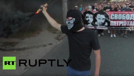 На Украине националисты провели марш в защиту предполагаемых убийц Олеся Бузины