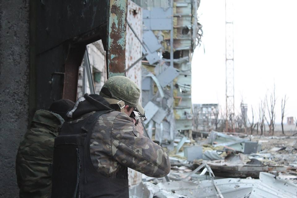 Ополченцы сообщили об обстрелах их позиций в аэропорту Донецка и в Горловке