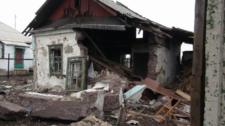 Последствия боев в поселке "8 марта" в Дебальцево (фото, видео)
