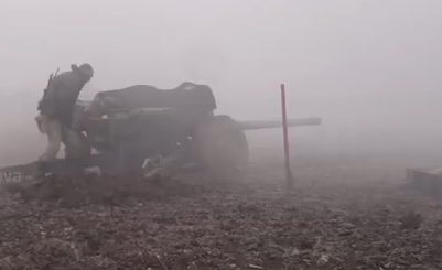 Артиллеристы ополчения Новороссии готовят орудие к бою (видео)