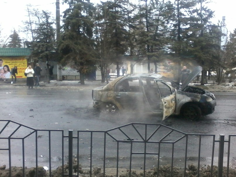 Сгоревшая машина Донецк