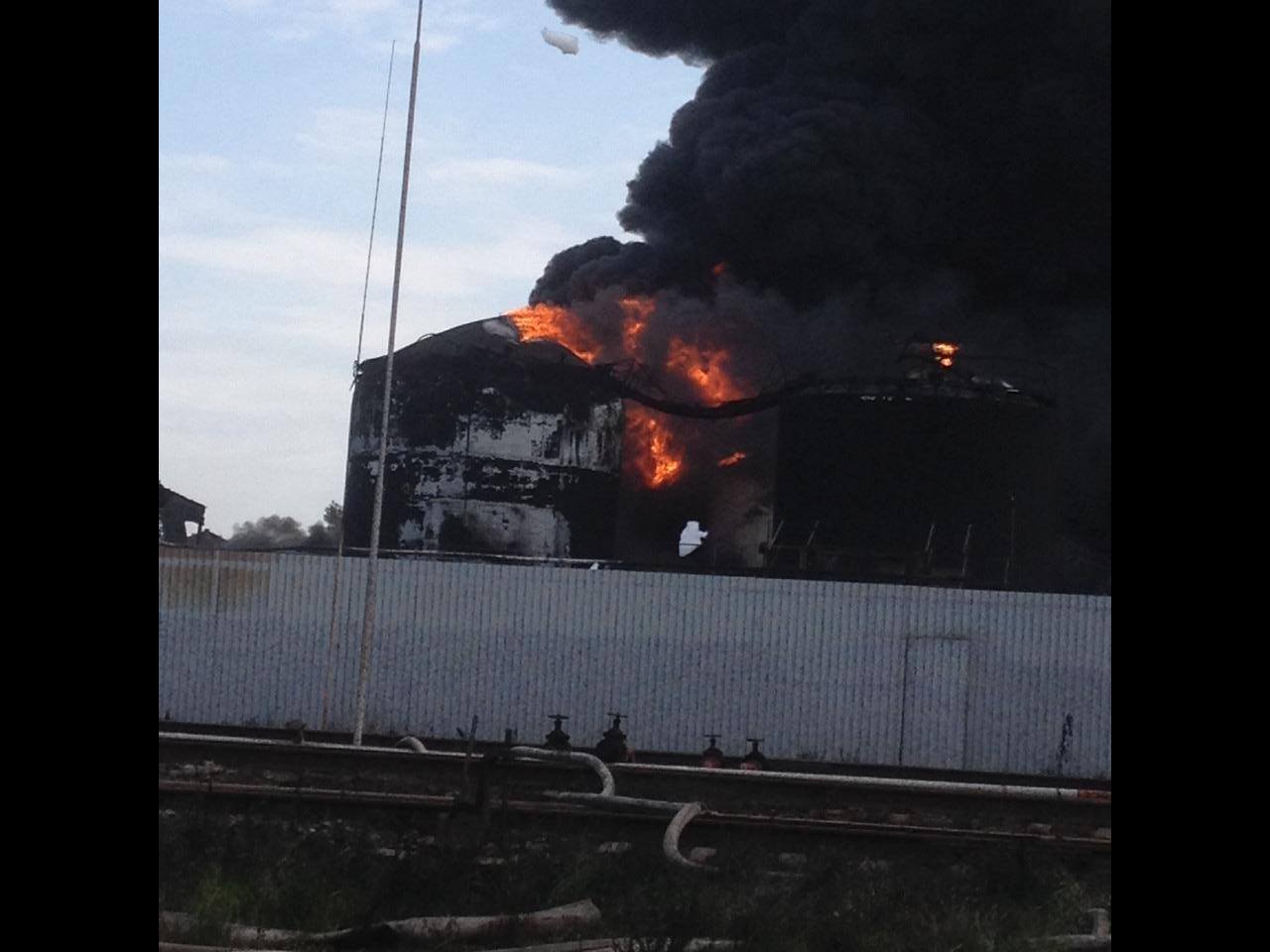 пожар на нефтебазе под Киевом