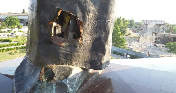 Вандалы повредили  в Севастополе  памятник "Солдат и Матрос"