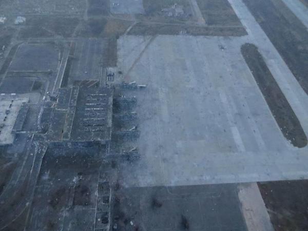 Руины терминала аэропорта Донецка