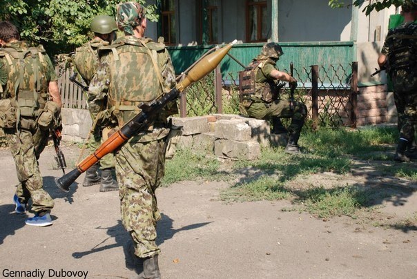 Военные Новороссии уничтожают карателей и бронетехнику на линии фронта