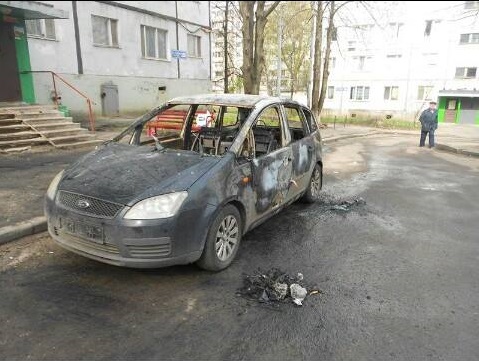 В Харькове сожгли авто украинского волонтера