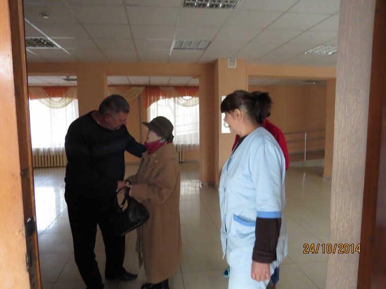 Эвакуация бабушки из гериатрического пансионата для ветеранов войны и труда луганской области, 24 октября