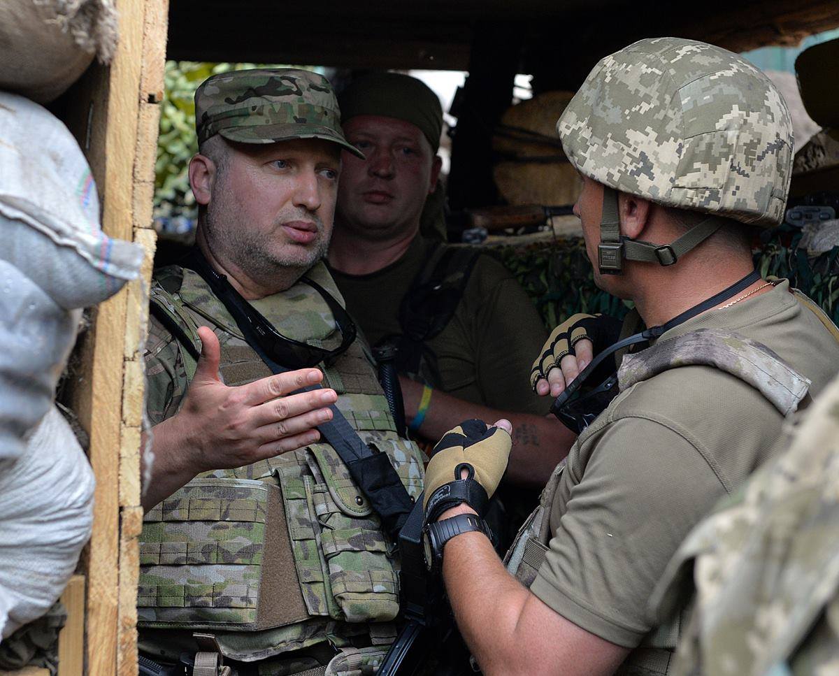 Премьер Турчинов способен погрузить Украину в новую войну