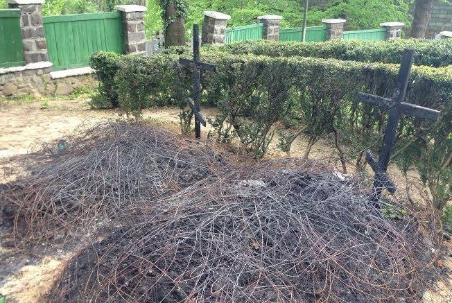 В Ужгороде сожгли могилы бойцов «АТО»