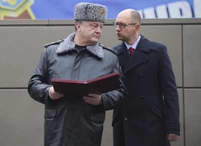 Заклятые партнеры требуют от Порошенко продолжить войну на Донбассе