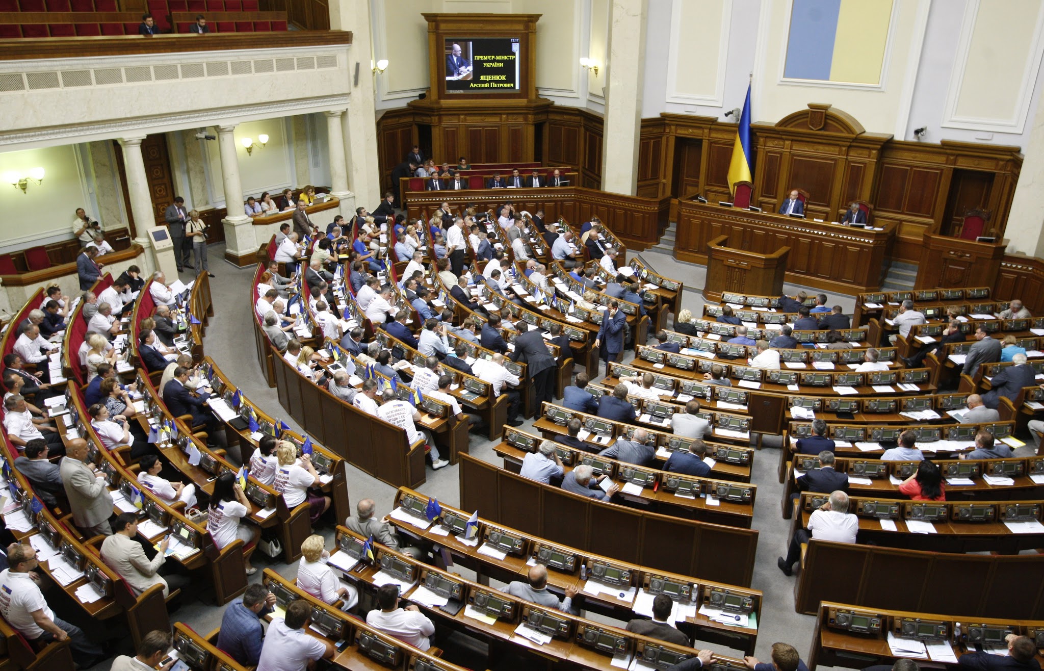 Коалиции нет уже месяц: впервые в истории Украины Президент игнорирует роспуск Рады