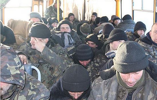 украинская армия сдается в плен ополчению