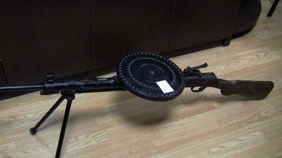 Продавец новогодних елок предлагал киевлянам купить пулемет
