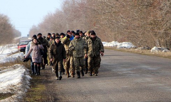 В Николаевской области недовольные условиями размещения бойцы отправились пешком в военную прокуратуру